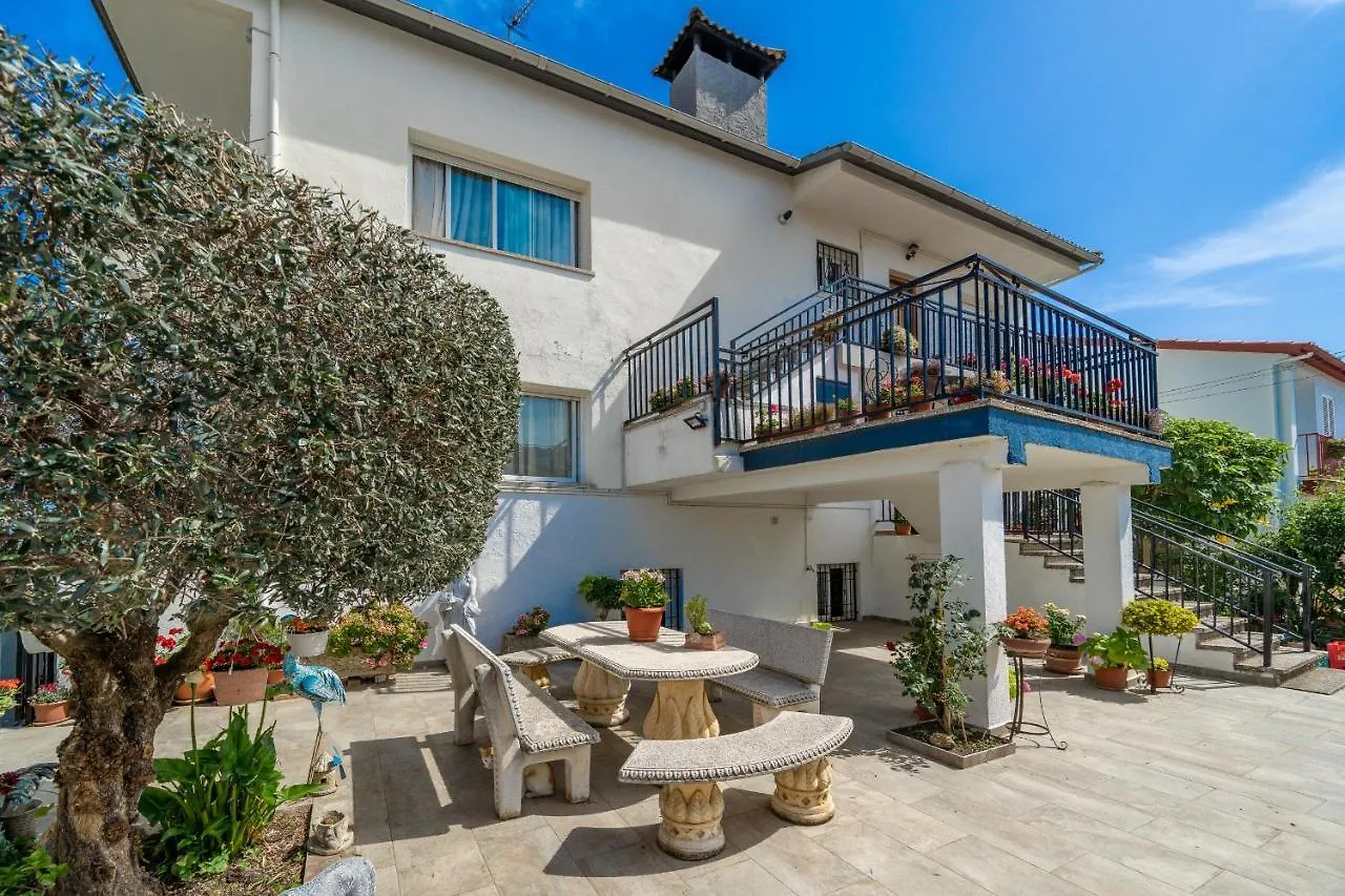 Homeholidaysrentals Dona - Costa Barcelona Pineda de Mar Spain