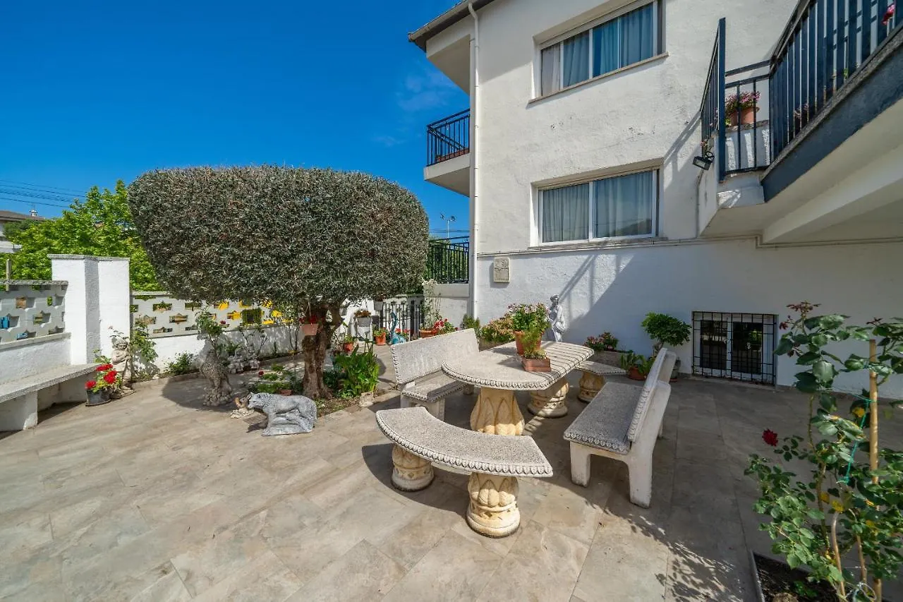 Homeholidaysrentals Dona - Costa Barcelona Pineda de Mar Spain