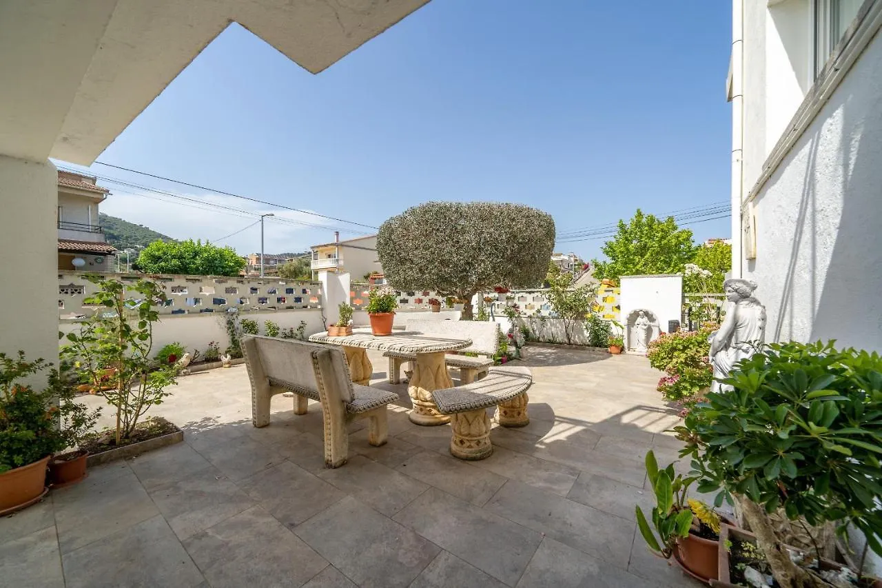 Homeholidaysrentals Dona - Costa Barcelona Pineda de Mar Spain