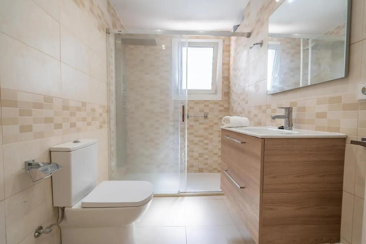 Homeholidaysrentals Dona - Costa Barcelona Pineda de Mar Spain